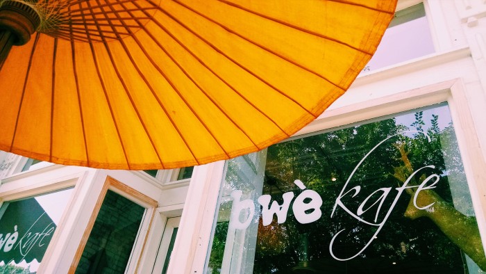 hoboken-girl-blog-bwe-kafe-umbrella