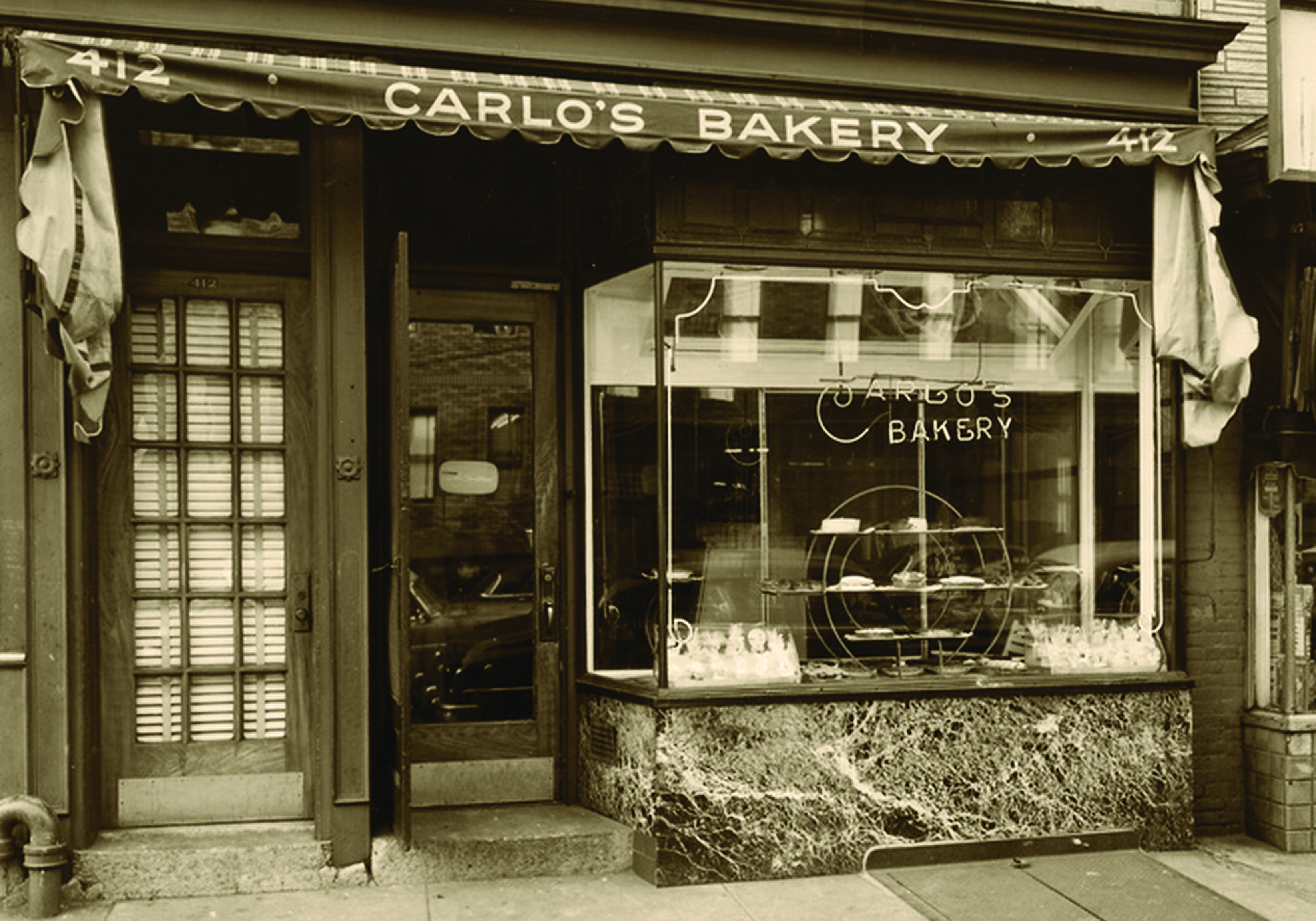 carlos-bakery-hoboken-girl