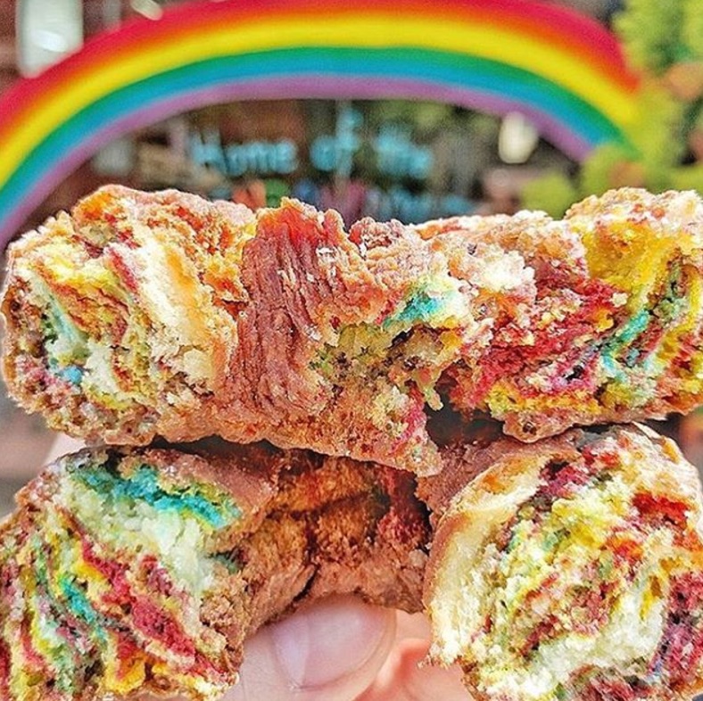 moes-doughs-donut-rainbow