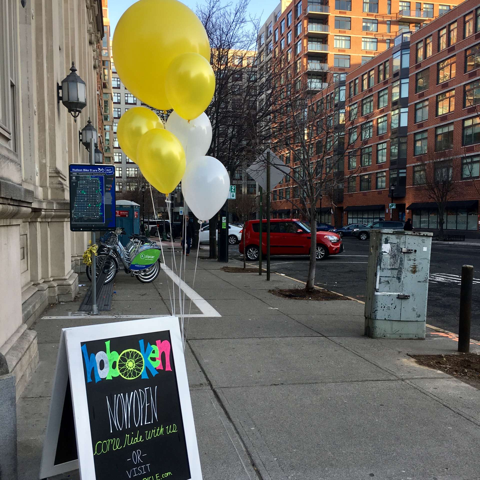 SoulCycle-Hoboken-HBKN-Fitness-Class-Opening-Day-Outside-Entrance-Sign-Balloons-Genna-Rossi