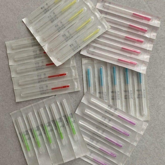 Pack of 6 acupuncture needles in different colors 